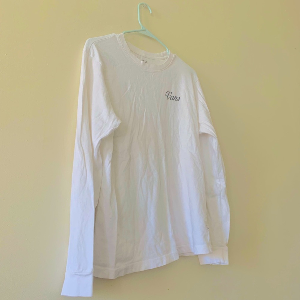 White long sleeve vans tee. Classic cut. Writing on one arm.